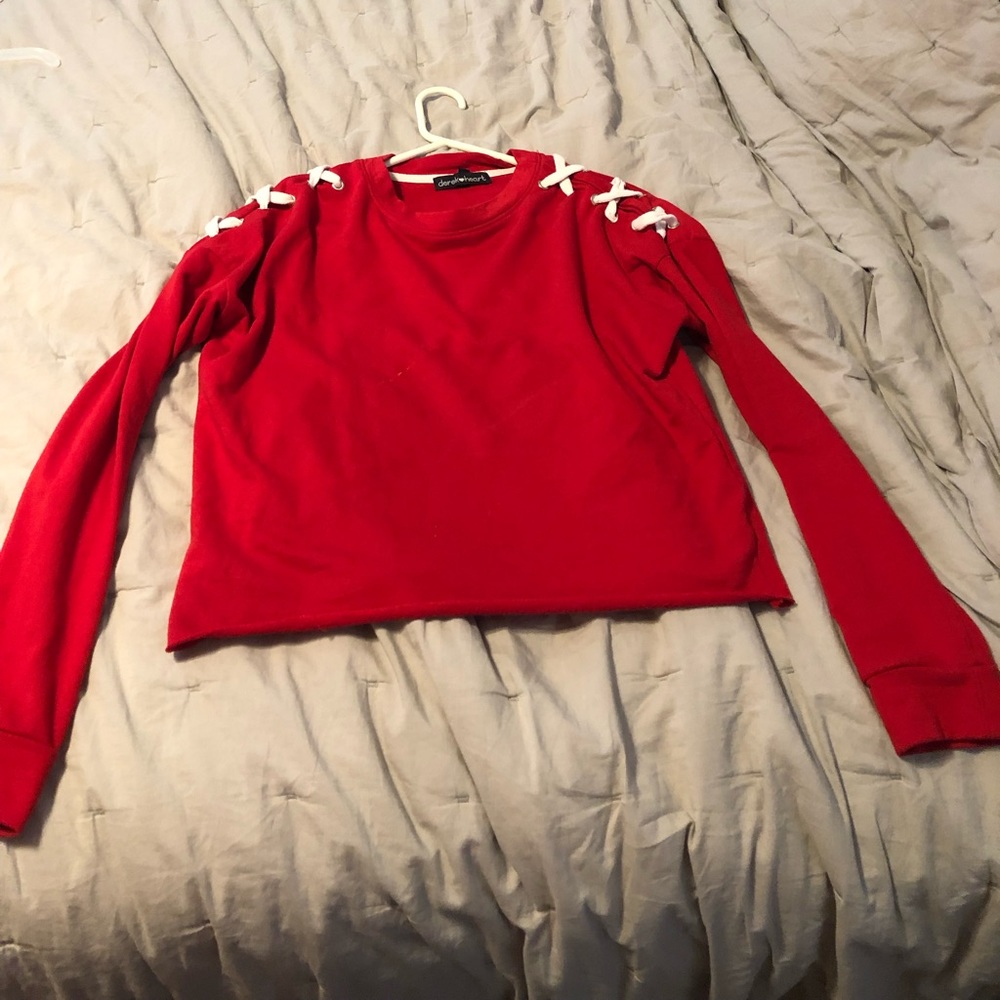 Long sleeve with shoe ties